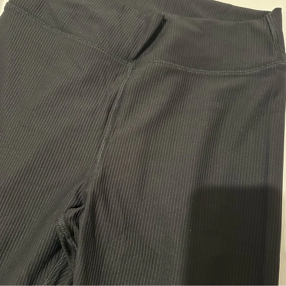 Old Navy Black High-Waisted Flare Leggings, Split Hem - Picture 3 of 4